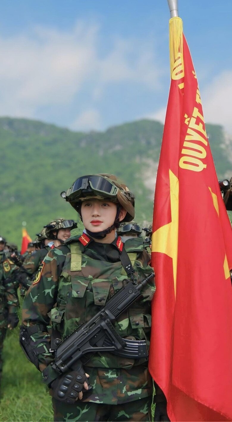 10 nữ quân nhân Việt Nam chỉ cần nở nụ cười là khuynh đảo mạng xã hội- Ảnh 11. 10 nữ quân nhân Việt Nam chỉ cần nở nụ cười là khuynh đảo mạng xã hội- Ảnh 11.