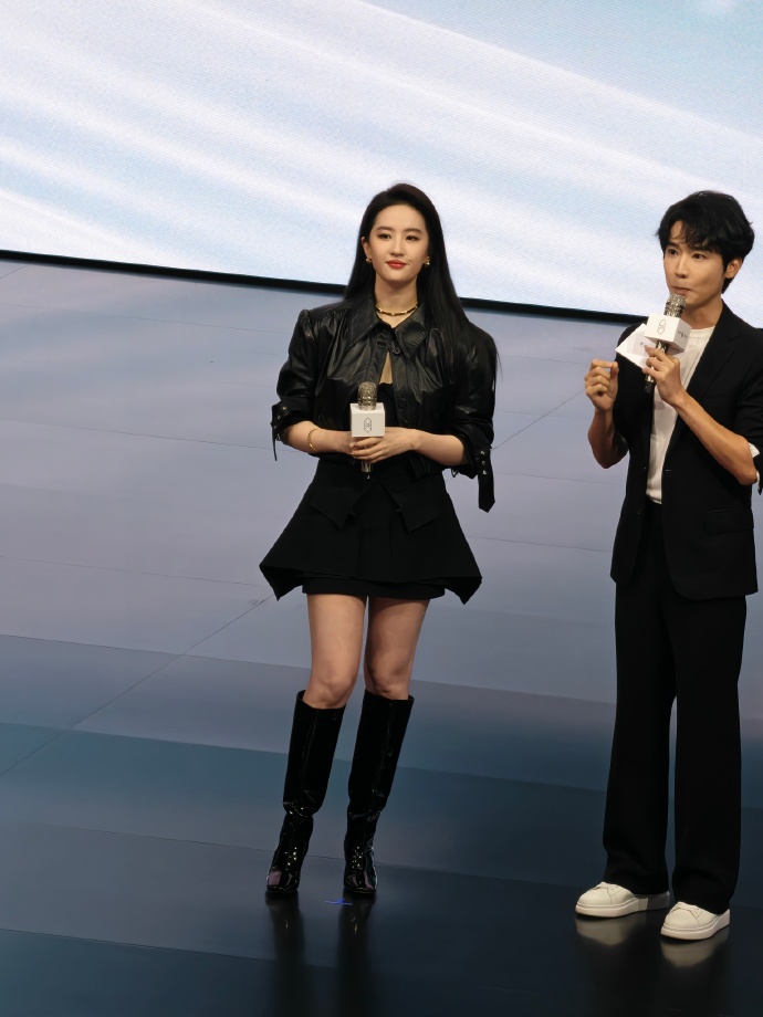 Lưu Diệc Phi lộ diện hậu drama quậy nát Bạch Ngọc Lan: Visual càng soi cận càng thấy khó tin, nửa showbiz có thái độ gây bất ngờ!- Ảnh 10.