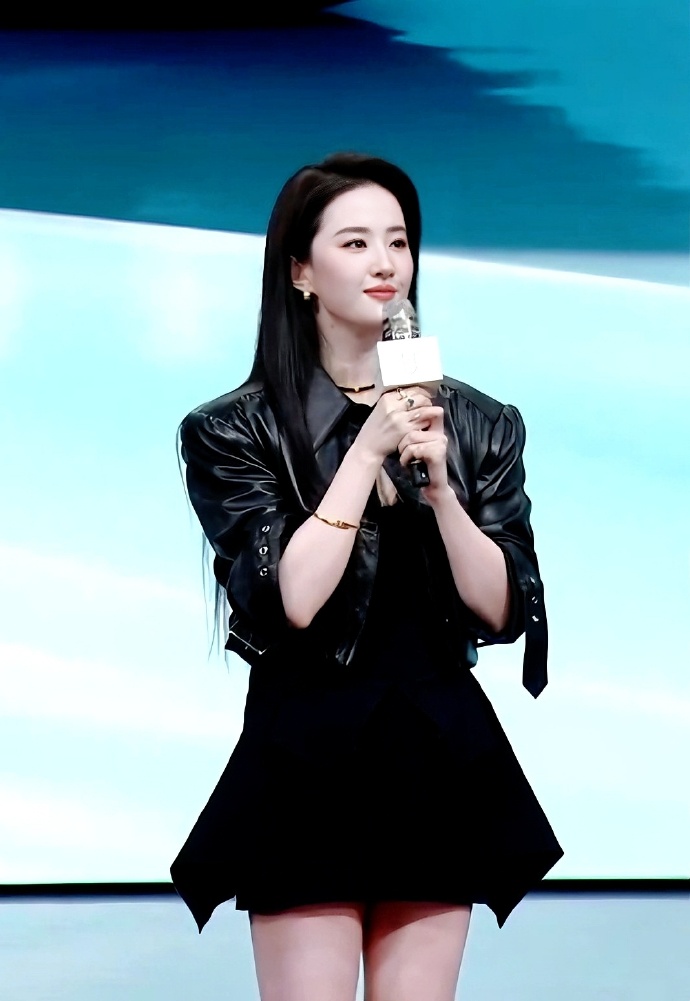 Lưu Diệc Phi lộ diện hậu drama quậy nát Bạch Ngọc Lan: Visual càng soi cận càng thấy khó tin, nửa showbiz có thái độ gây bất ngờ!- Ảnh 5.
