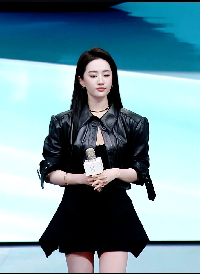 Lưu Diệc Phi lộ diện hậu drama quậy nát Bạch Ngọc Lan: Visual càng soi cận càng thấy khó tin, nửa showbiz có thái độ gây bất ngờ!- Ảnh 6.