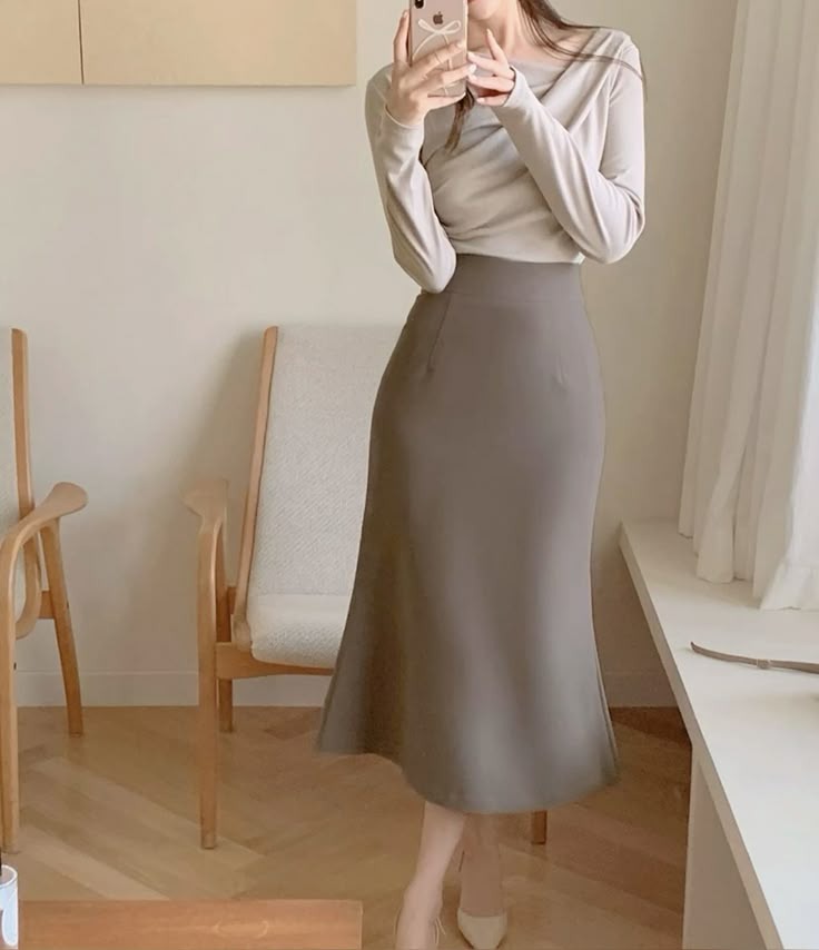 4 kiểu váy công sở kéo chân dài bất tận, giúp nàng nấm lùn cơi nới ít nhất 5cm chiều cao!- Ảnh 10.