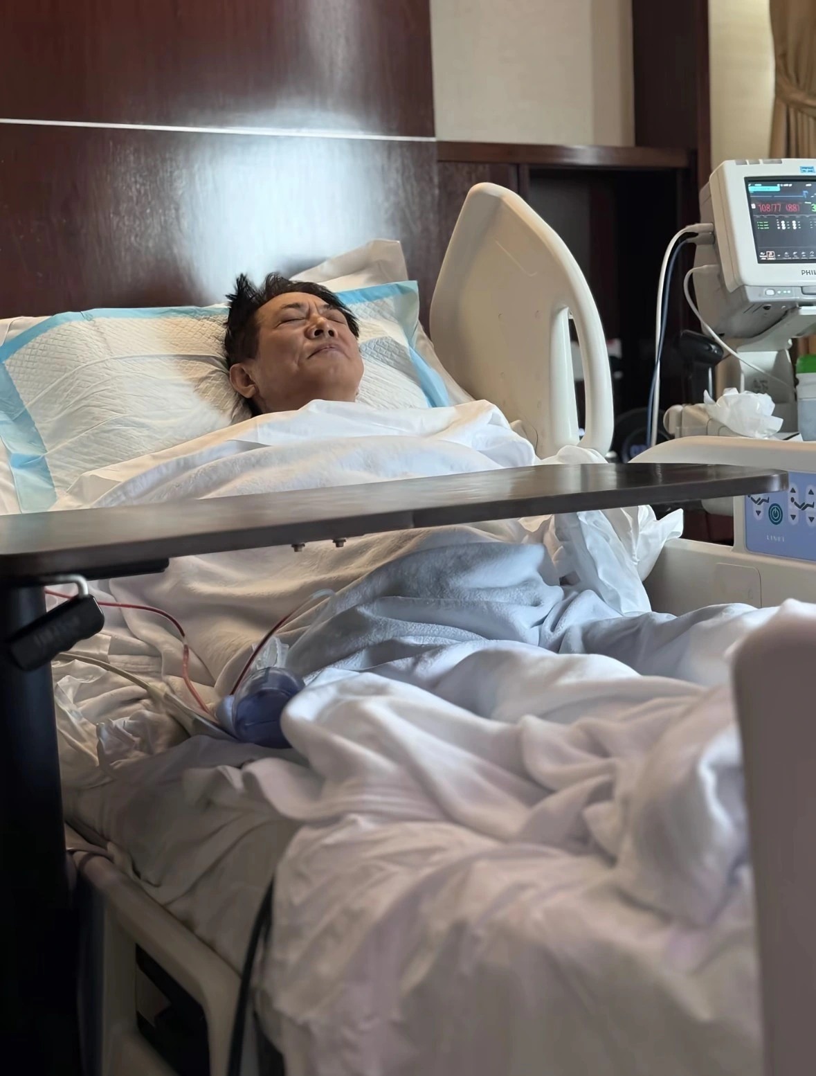 "Quả đắng" của Lý Liên Kiệt tuổi xế chiều: Nhập viện cấp cứu nhưng lại bị mỉa mai vì quá khứ "bạc tình, bạc nghĩa"- Ảnh 1.