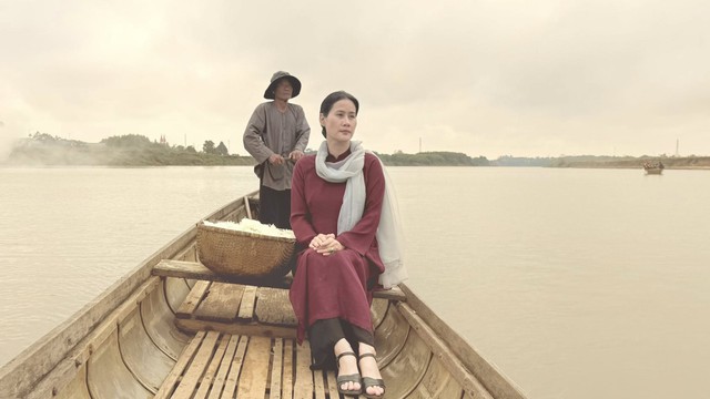 Nữ diễn viên 47 tuổi mặc áo dài quá đẹp trong Mưa Đỏ, đơn giản nhưng đầy cảm xúc- Ảnh 19.