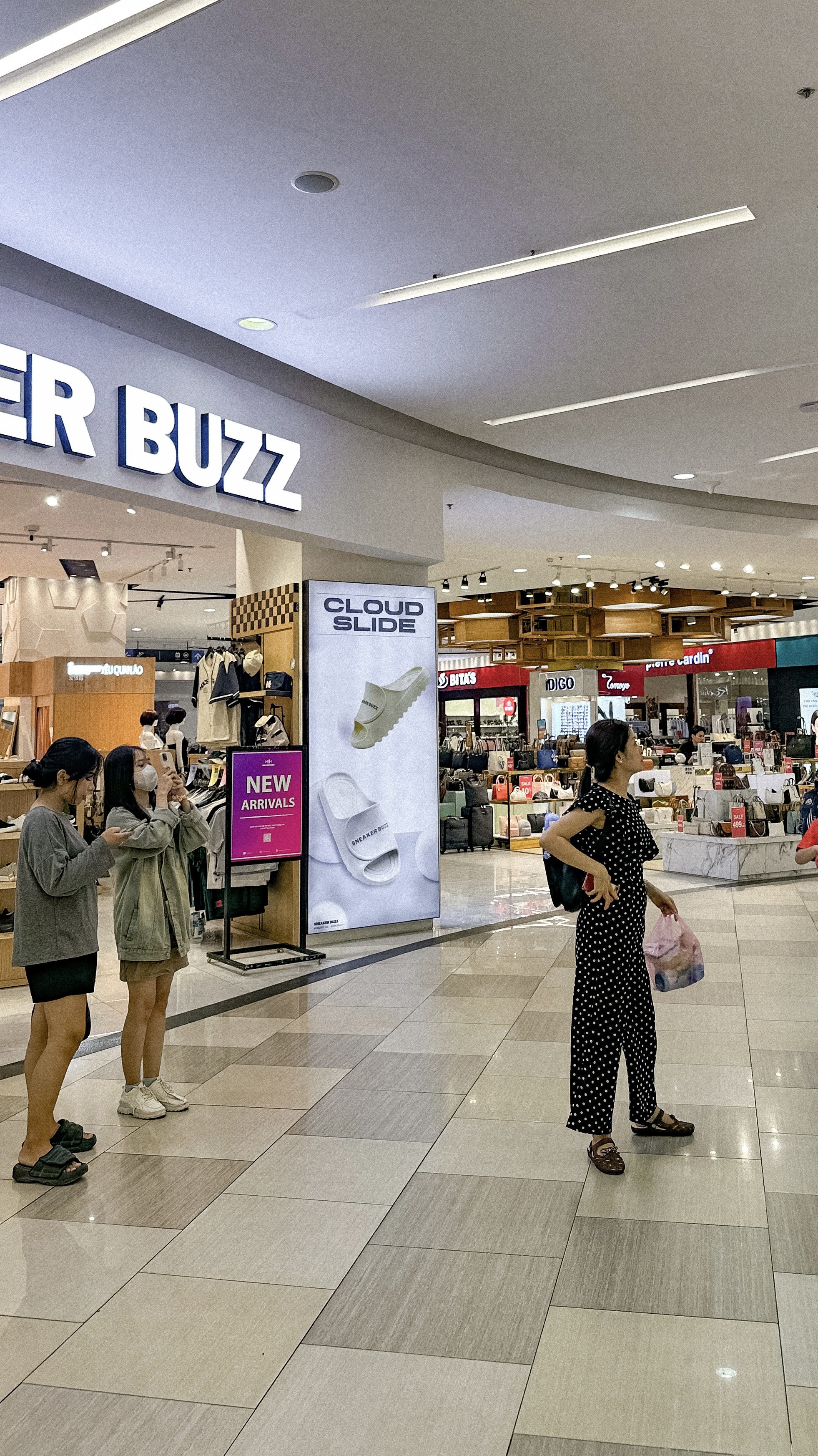 Sau thông điệp nhắn nhủ dễ thương, Vạn Hạnh Mall lại tiếp tục đông đúc khách hàng vì sự kiện 