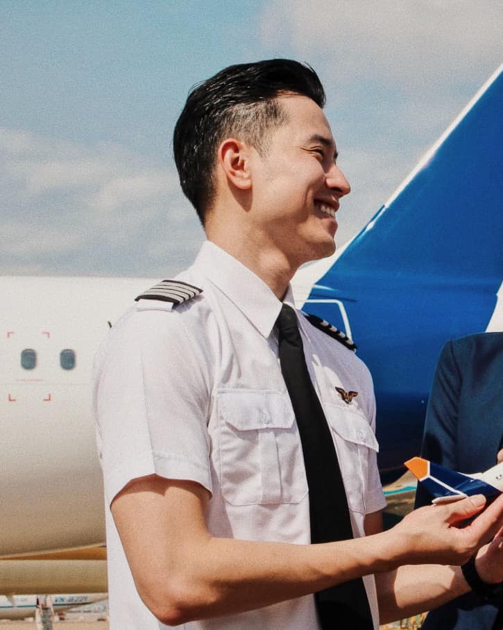 Gi&aacute;m đốc khai th&aacute;c bay của Vietravel Airlines l&agrave;m r&otilde; lộ tr&igrave;nh từ sinh vi&ecirc;n Ngoại thương l&ecirc;n 