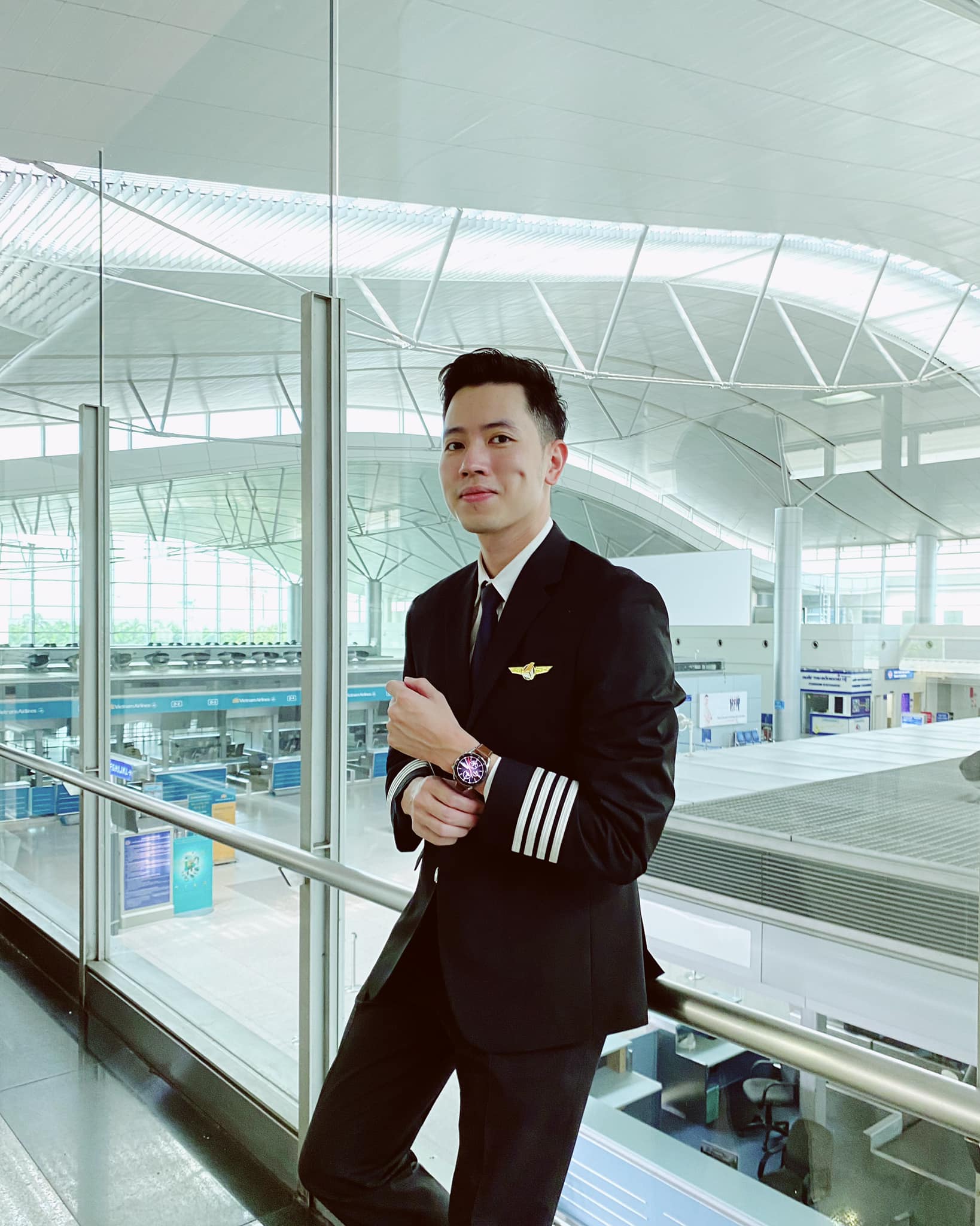 Gi&aacute;m đốc khai th&aacute;c bay của Vietravel Airlines l&agrave;m r&otilde; lộ tr&igrave;nh từ sinh vi&ecirc;n Ngoại thương l&ecirc;n 