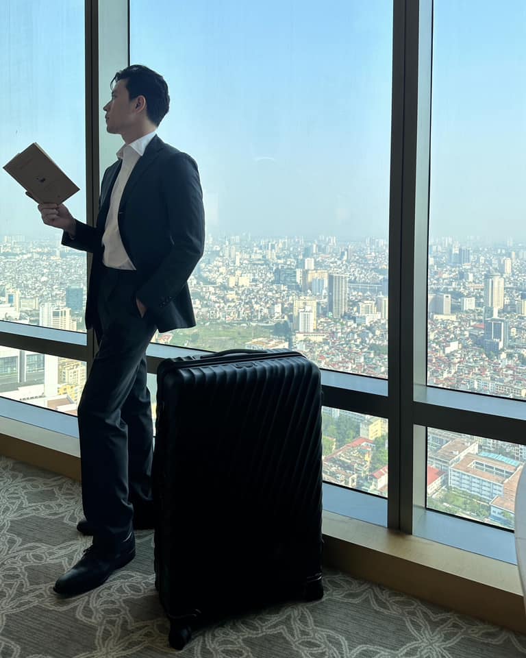 Gi&aacute;m đốc khai th&aacute;c bay của Vietravel Airlines l&agrave;m r&otilde; lộ tr&igrave;nh từ sinh vi&ecirc;n Ngoại thương l&ecirc;n 