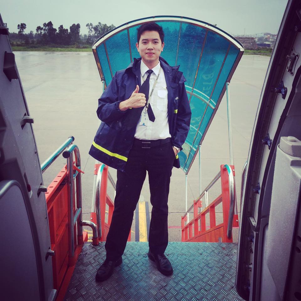 Gi&aacute;m đốc khai th&aacute;c bay của Vietravel Airlines l&agrave;m r&otilde; lộ tr&igrave;nh từ sinh vi&ecirc;n Ngoại thương l&ecirc;n 