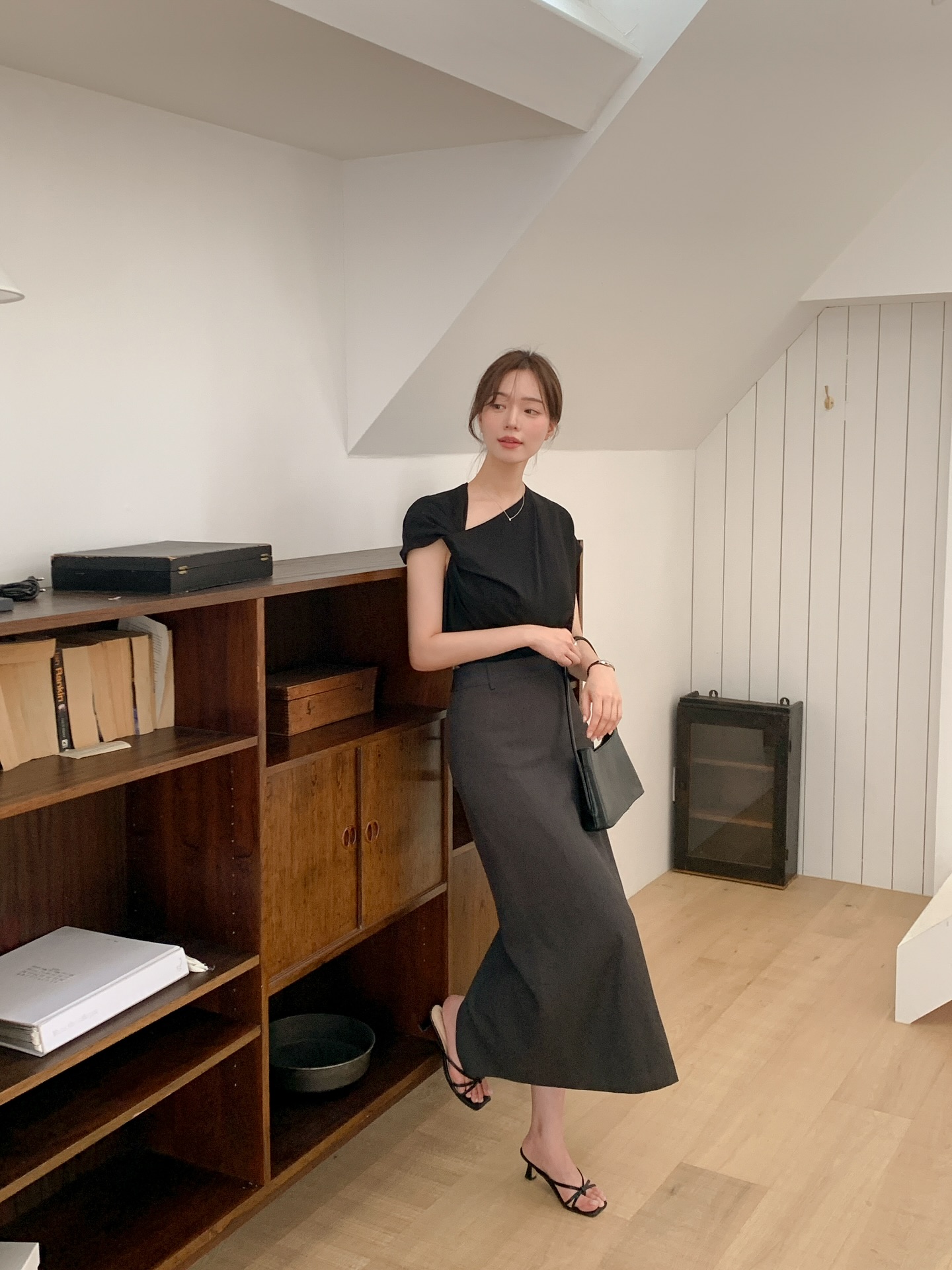 Mặc chân váy dài tới công sở: Phối đồ càng đơn giản như 10 cách này càng đẹp- Ảnh 7.