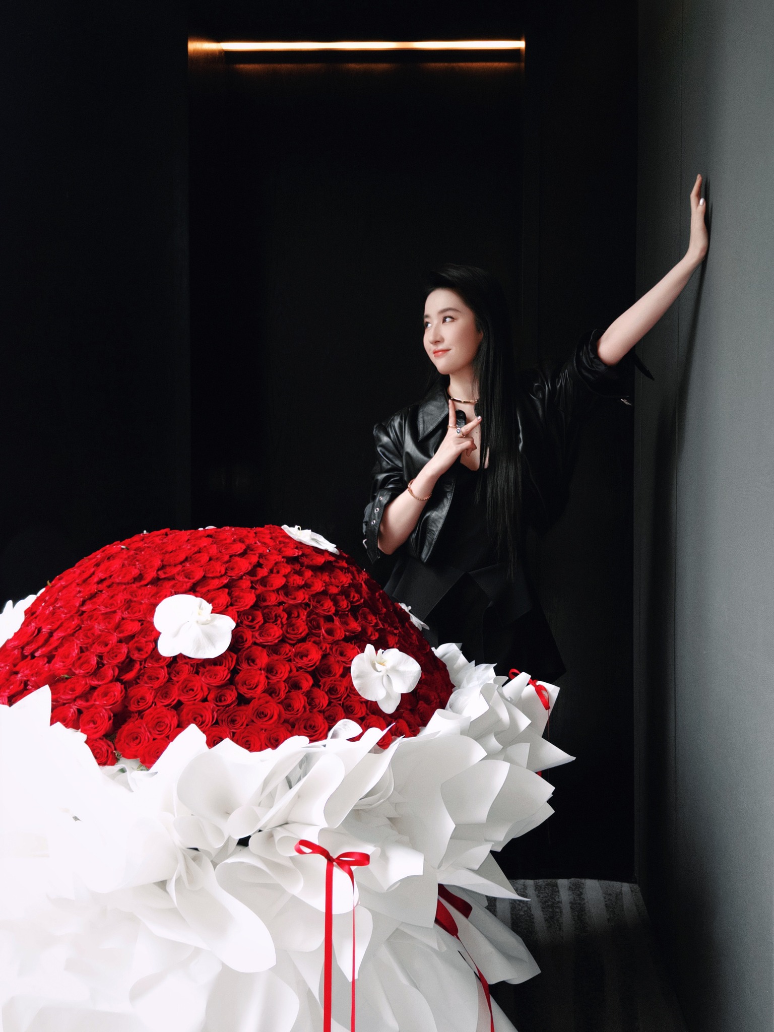 Lưu Diệc Phi lộ diện hậu drama quậy nát Bạch Ngọc Lan: Visual càng soi cận càng thấy khó tin, nửa showbiz có thái độ gây bất ngờ!- Ảnh 17.