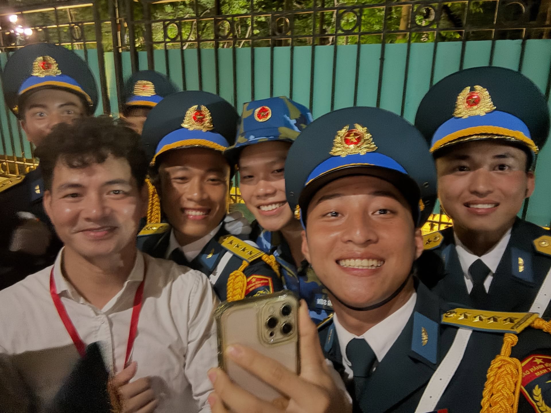 Người hot hơn cả dàn sao trong buổi tổng hợp luyện lần 2- Ảnh 2.