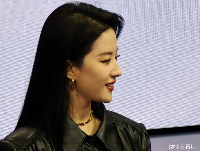 Lưu Diệc Phi lộ diện hậu drama quậy nát Bạch Ngọc Lan: Visual càng soi cận càng thấy khó tin, nửa showbiz có thái độ gây bất ngờ!- Ảnh 3.