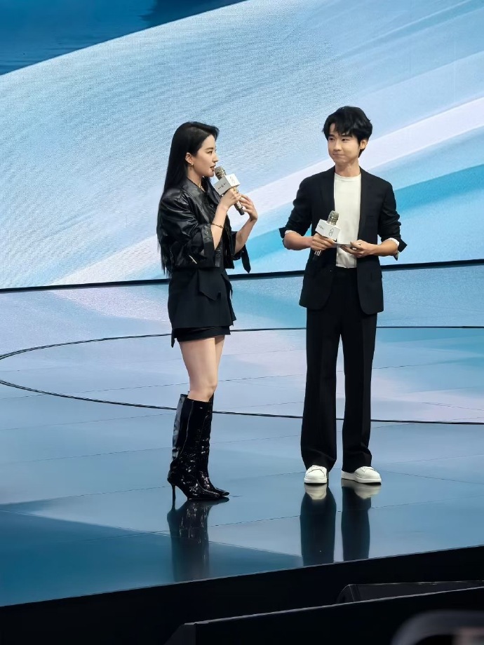 Lưu Diệc Phi lộ diện hậu drama quậy nát Bạch Ngọc Lan: Visual càng soi cận càng thấy khó tin, nửa showbiz có thái độ gây bất ngờ!- Ảnh 9.