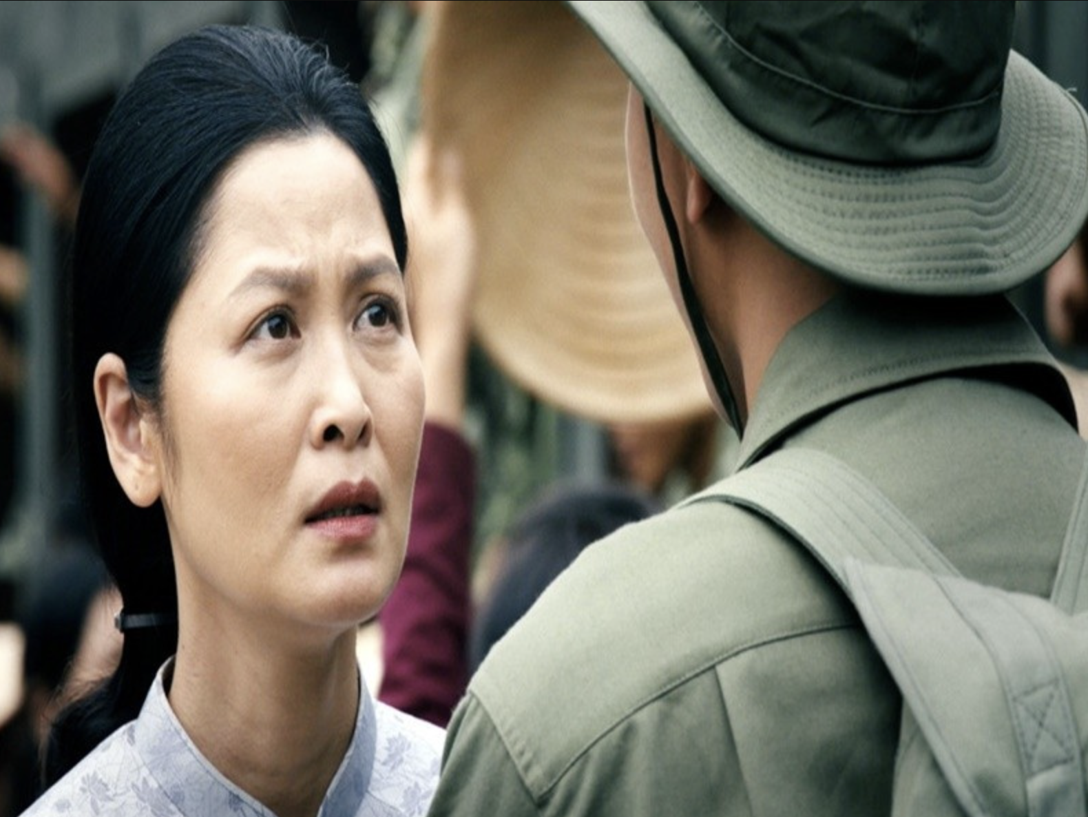 Nữ diễn viên 47 tuổi mặc áo dài quá đẹp trong Mưa Đỏ, đơn giản nhưng đầy cảm xúc- Ảnh 2.