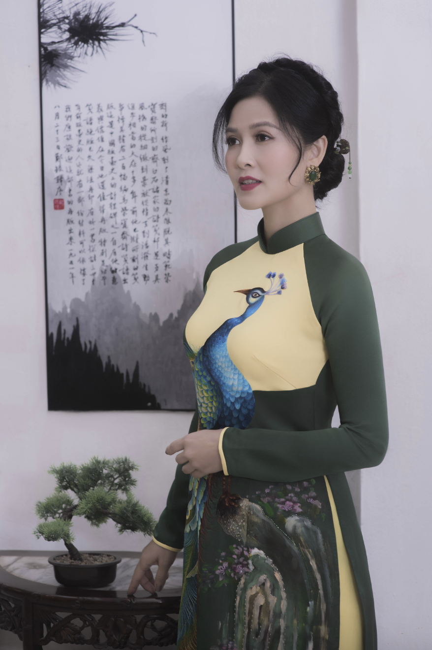 Nữ diễn viên 47 tuổi mặc áo dài quá đẹp trong Mưa Đỏ, đơn giản nhưng đầy cảm xúc- Ảnh 9.