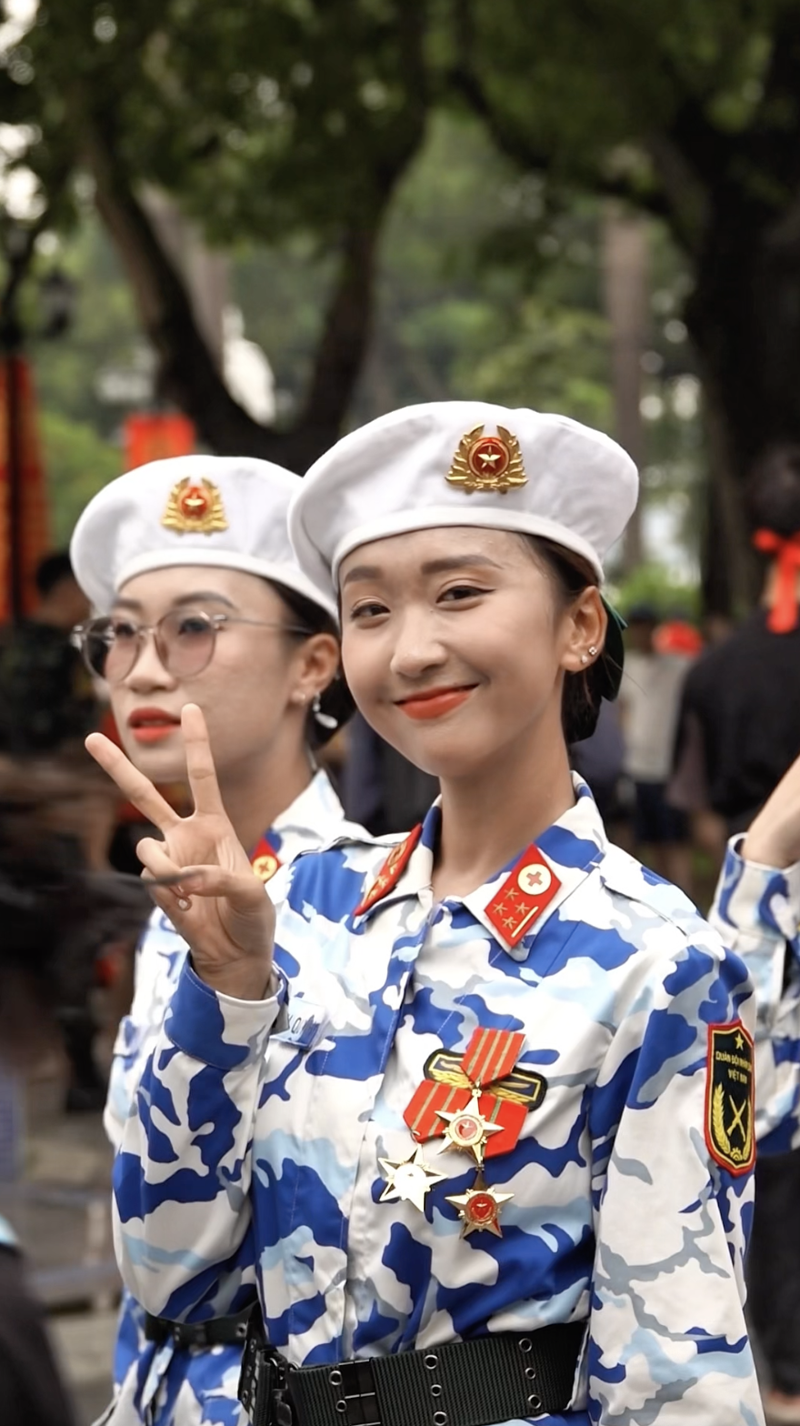 10 nữ quân nhân Việt Nam chỉ cần nở nụ cười là khuynh đảo mạng xã hội- Ảnh 9. 10 nữ quân nhân Việt Nam chỉ cần nở nụ cười là khuynh đảo mạng xã hội- Ảnh 9.