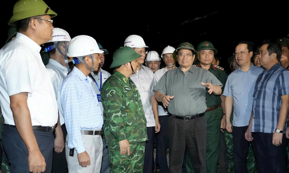 Thủ tướng yêu cầu 4 tỉnh quyết định hạn chế người ra đường khi bão số 5 đổ bộ- Ảnh 1.
