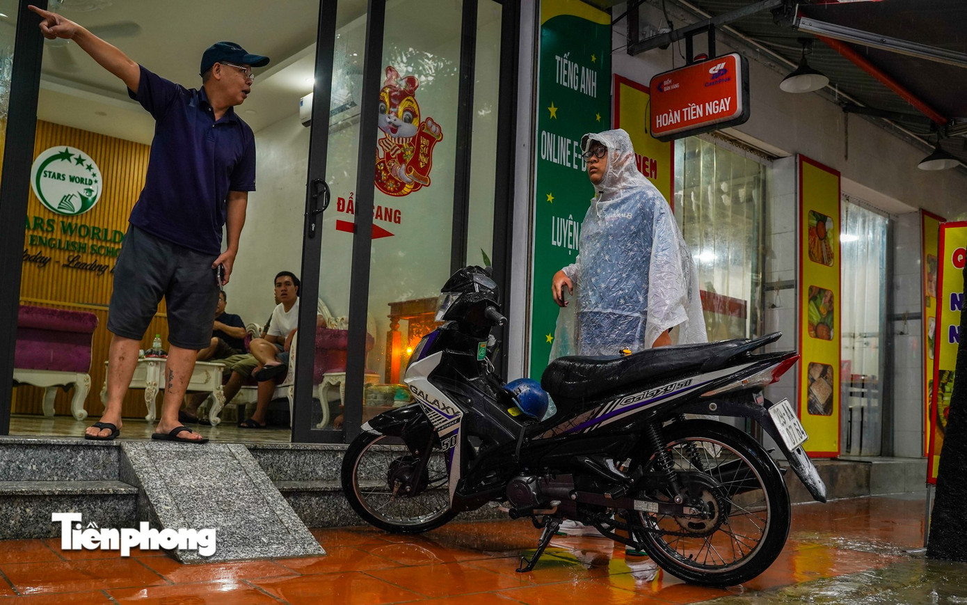 Hà Nội mưa, ngập cục bộ do ảnh hưởng bão số 5- Ảnh 9.