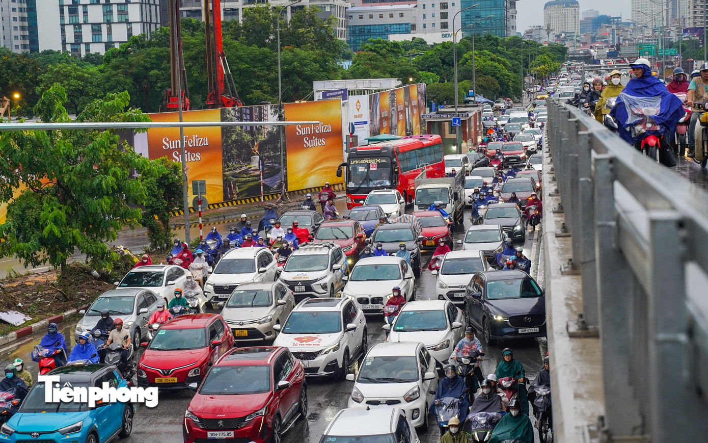 Hà Nội mưa, ngập cục bộ do ảnh hưởng bão số 5- Ảnh 15.