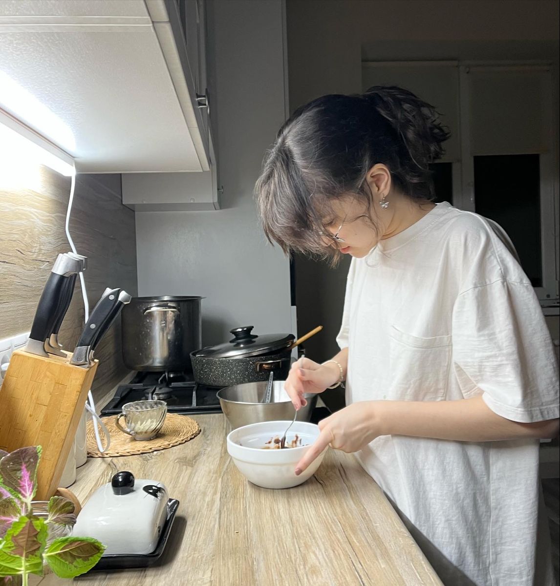 Bóng lưng của con rể và mẹ vợ khiến dân mạng không thể dừng "gõ phím"- Ảnh 1.