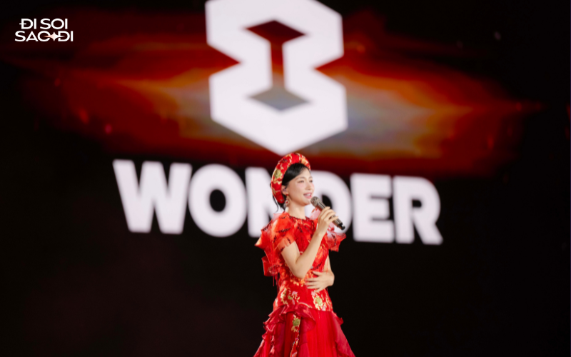 Những khoảnh khắc đẹp nhất 8WONDER 2025: "Ông hoàng nhạc La-tinh" và tlinh giương cao quốc kỳ 2 nước, dàn mỹ nam quốc tế liên tục nói lời yêu thương fan Việt- Ảnh 7.