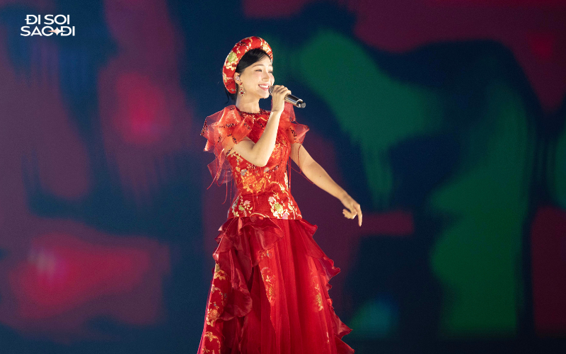 Những khoảnh khắc đẹp nhất 8WONDER 2025: "Ông hoàng nhạc La-tinh" và tlinh giương cao quốc kỳ 2 nước, dàn mỹ nam quốc tế liên tục nói lời yêu thương fan Việt- Ảnh 6.