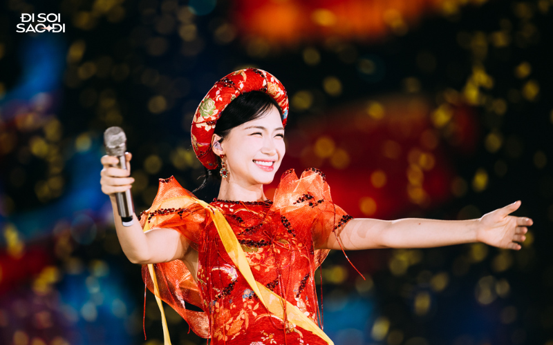 Những khoảnh khắc đẹp nhất 8WONDER 2025: "Ông hoàng nhạc La-tinh" và tlinh giương cao quốc kỳ 2 nước, dàn mỹ nam quốc tế liên tục nói lời yêu thương fan Việt- Ảnh 8.