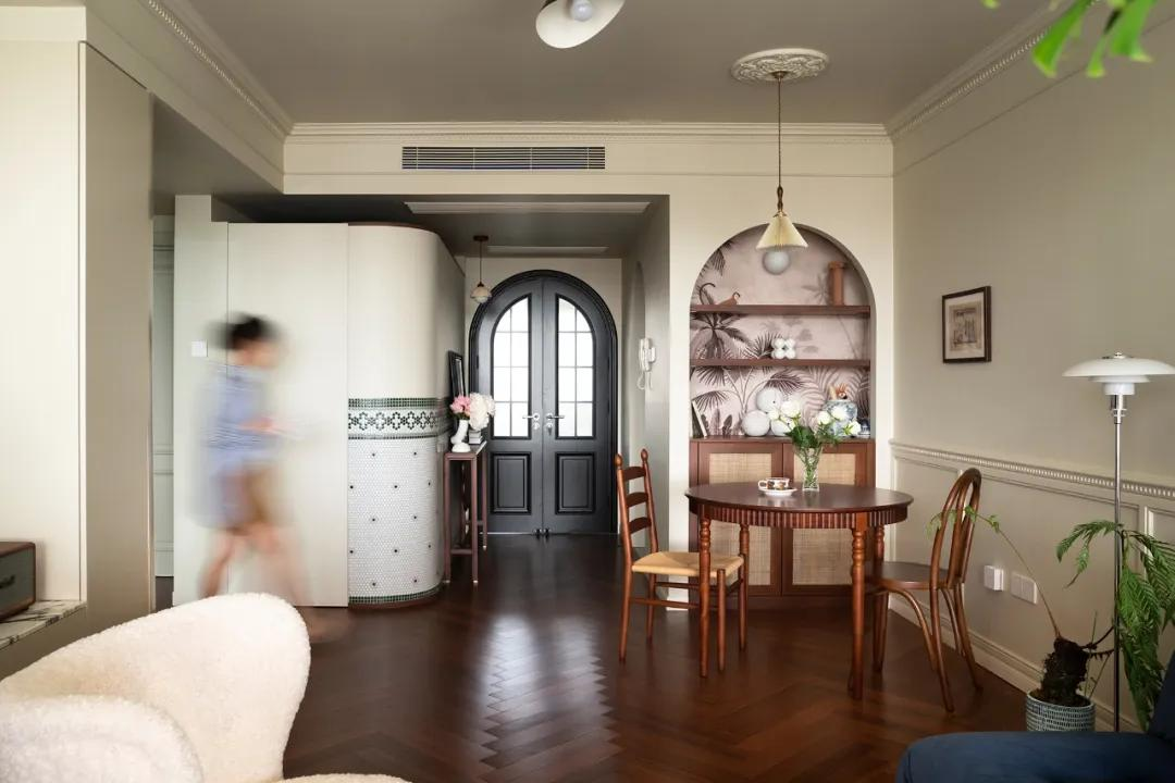Ngôi nhà 100m² của cặp vợ chồng trung niên: Chi hơn 2 tỷ đồng biến căn hộ cũ thành “Thành phố hoa” ngay trong nhà- Ảnh 5.