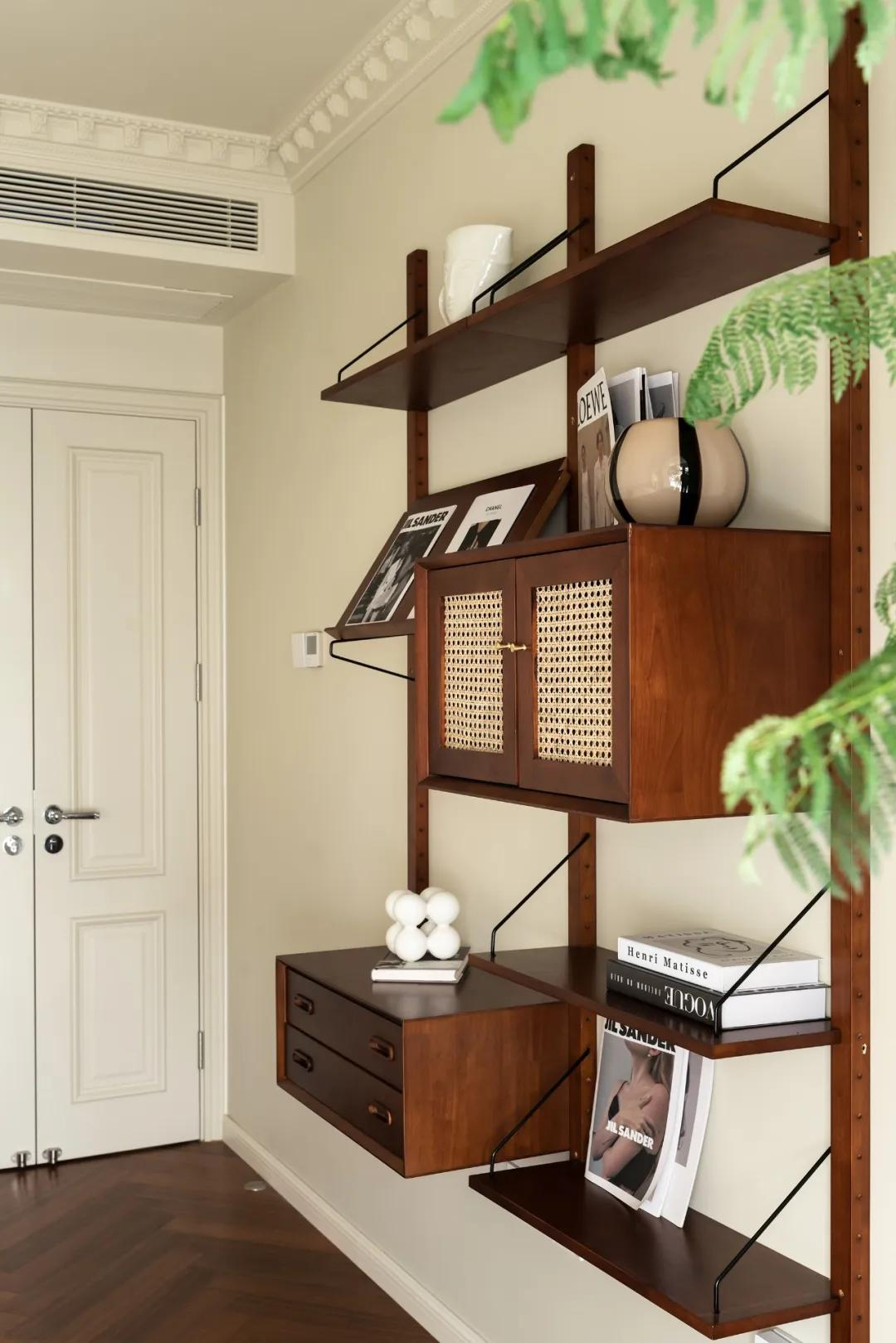 Ngôi nhà 100m² của cặp vợ chồng trung niên: Chi hơn 2 tỷ đồng biến căn hộ cũ thành “Thành phố hoa” ngay trong nhà- Ảnh 12.