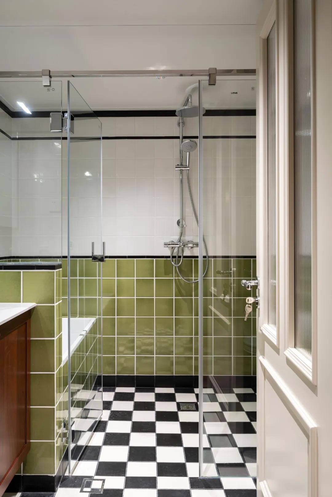 Ngôi nhà 100m² của cặp vợ chồng trung niên: Chi hơn 2 tỷ đồng biến căn hộ cũ thành “Thành phố hoa” ngay trong nhà- Ảnh 20.