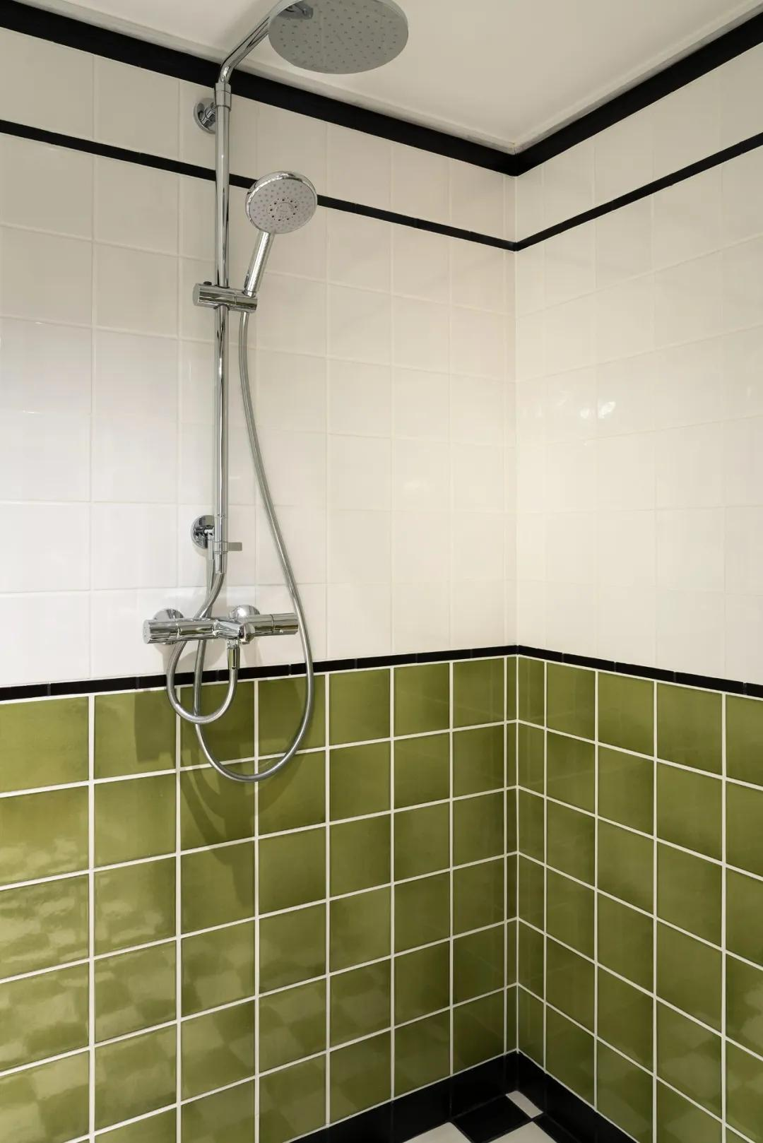 Ngôi nhà 100m² của cặp vợ chồng trung niên: Chi hơn 2 tỷ đồng biến căn hộ cũ thành “Thành phố hoa” ngay trong nhà- Ảnh 19.