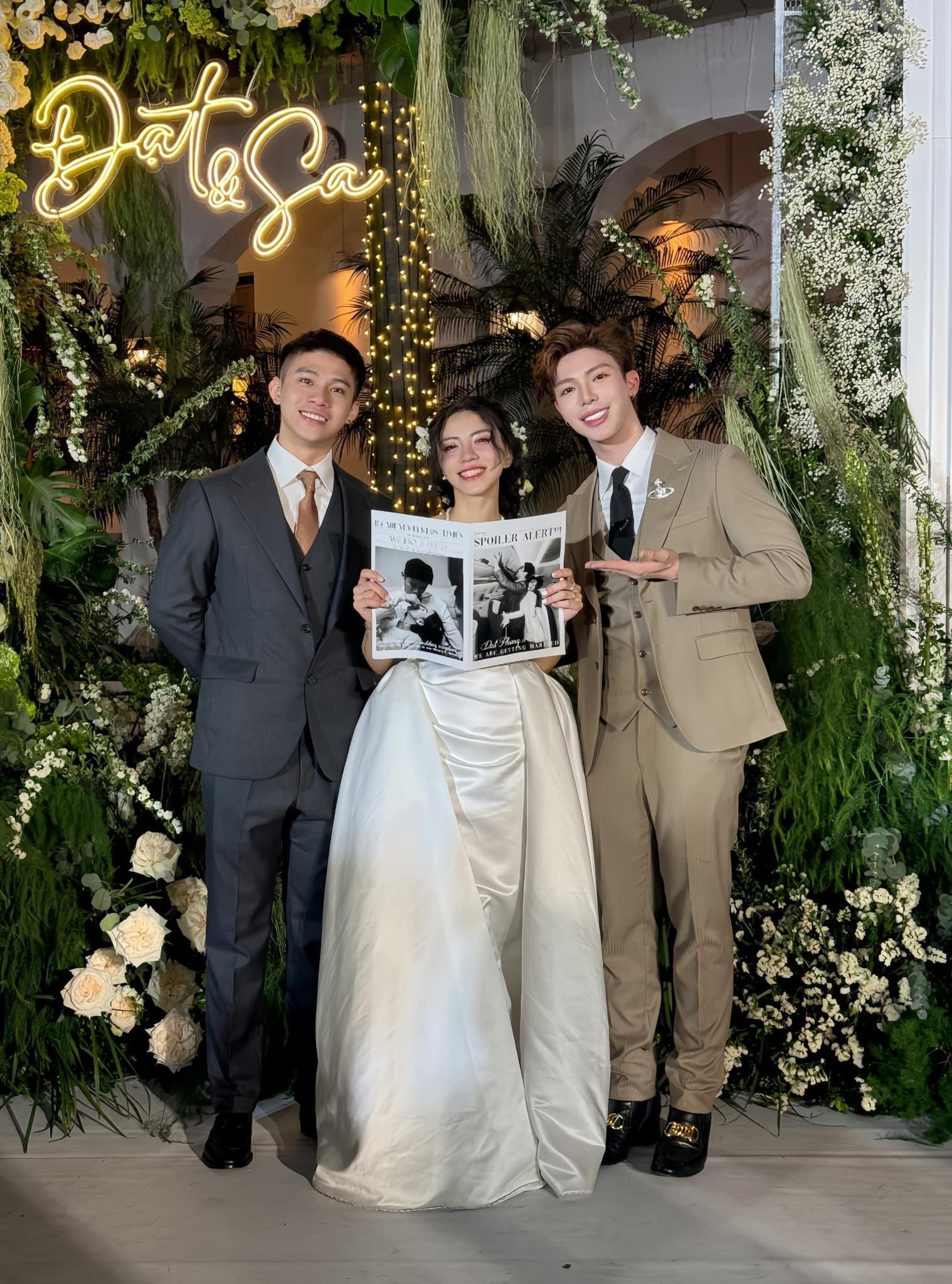 Đặng Tiểu T&ocirc; Sa đăng ảnh kể chuyện em b&eacute; m&atilde;i kh&ocirc;ng chịu ra, đến nỗi "anh trai" Erik cũng phải sốt ruột gi&ugrave;m- Ảnh 4.