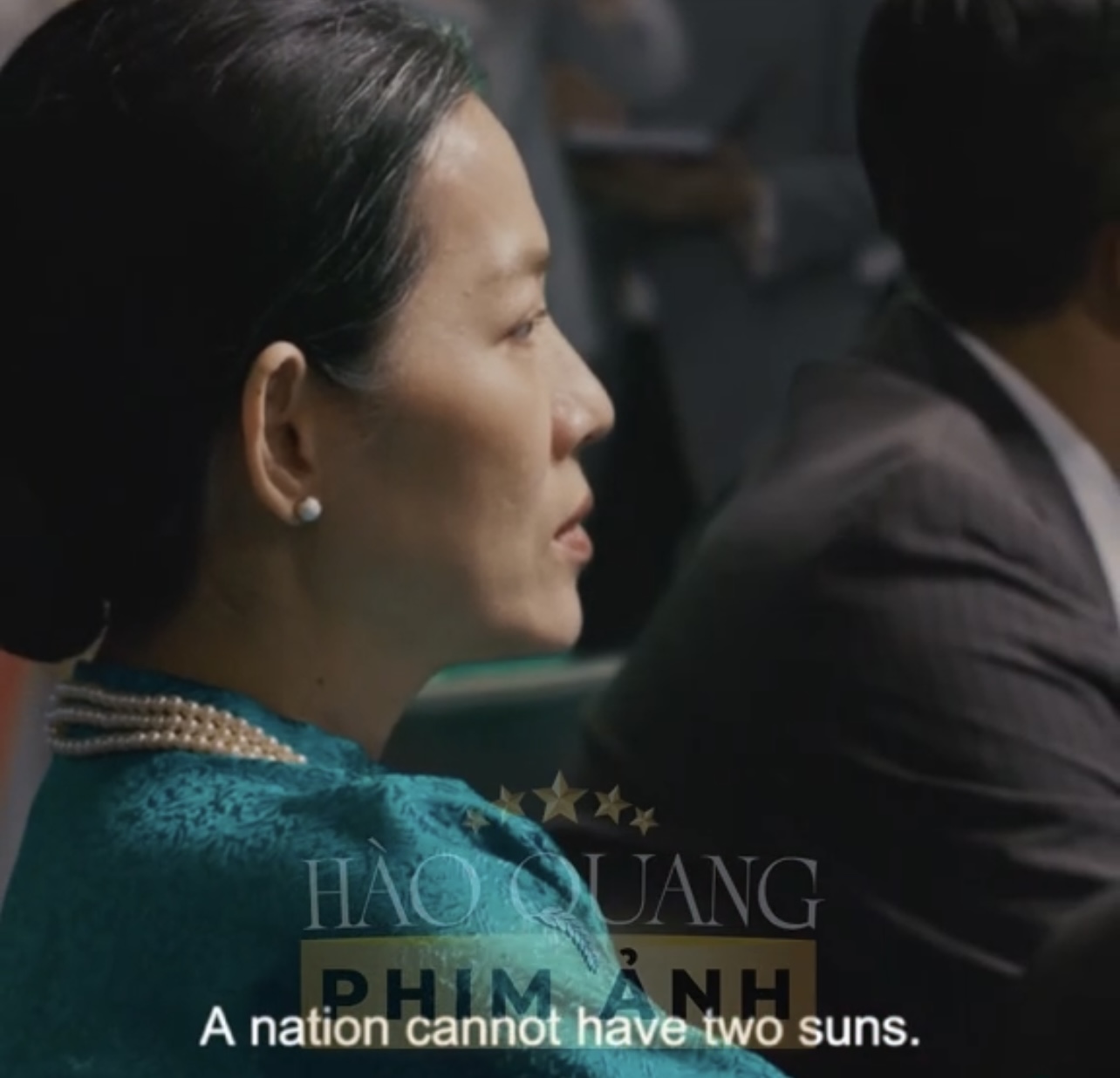 Nữ diễn viên 47 tuổi mặc áo dài quá đẹp trong Mưa Đỏ, đơn giản nhưng đầy cảm xúc- Ảnh 20.