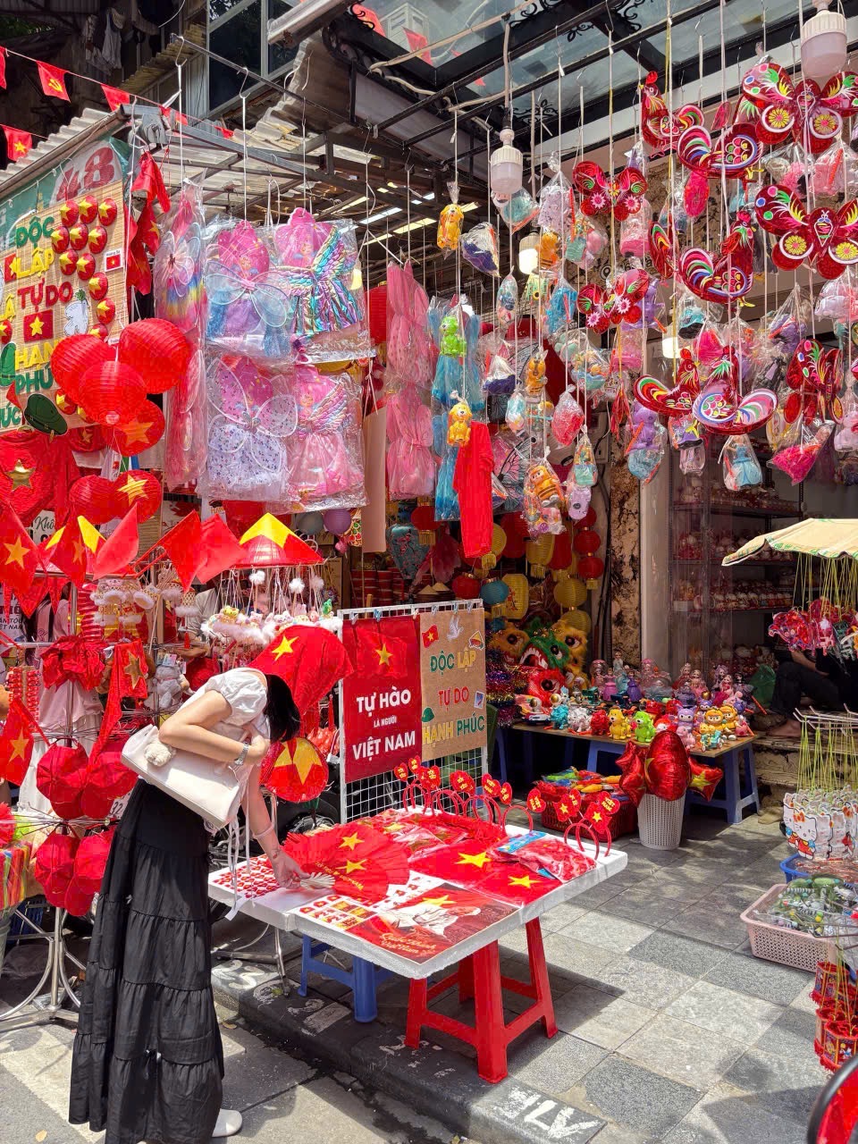 Hàng Mã đẹp rung chuyển mọi giác quan, tiểu thương bán hàng full công suất không kịp thở, 1m2 có 100 nụ cười rực rỡ- Ảnh 13.