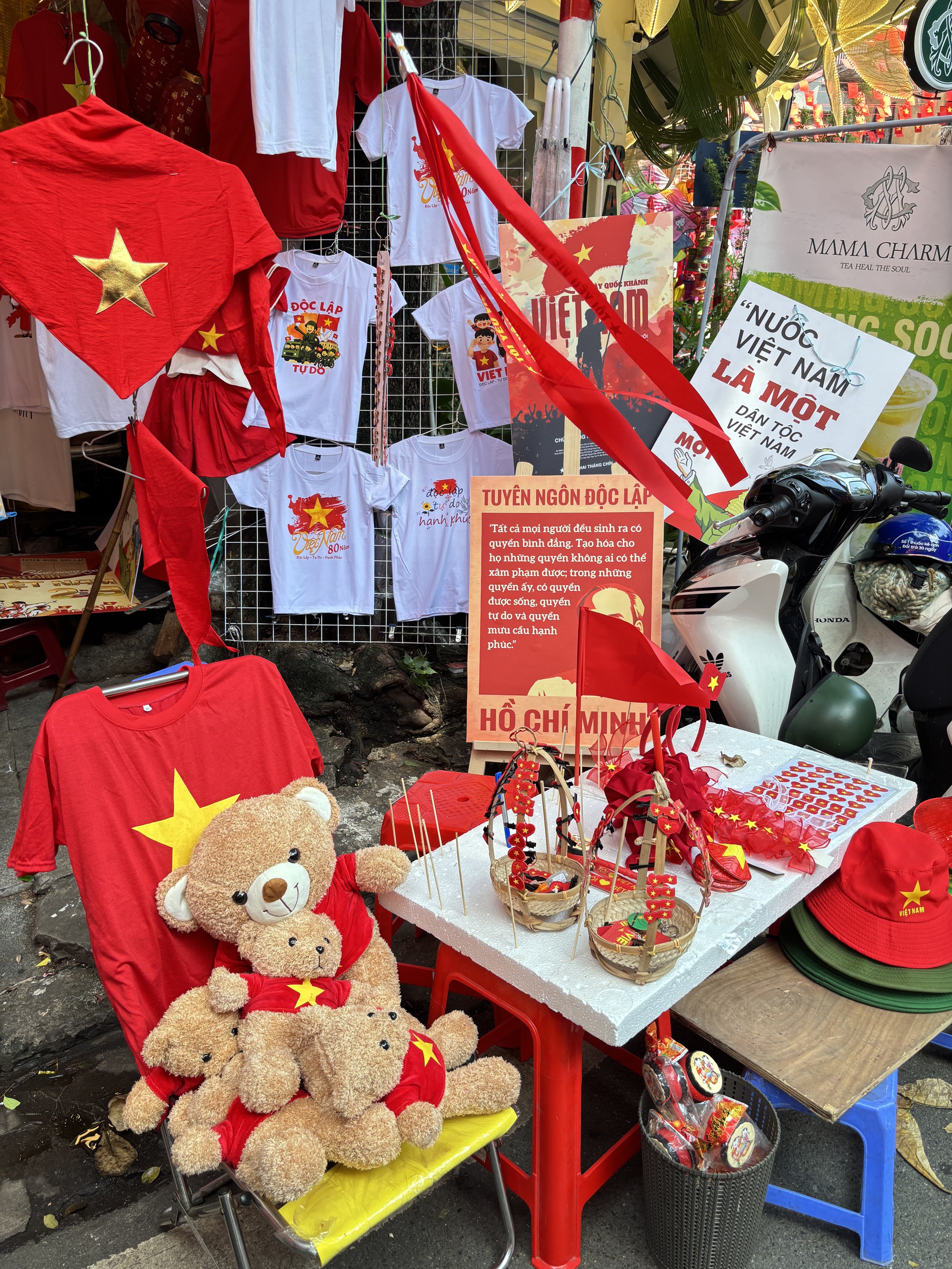 Hàng Mã đẹp rung chuyển mọi giác quan, tiểu thương bán hàng full công suất không kịp thở, 1m2 có 100 nụ cười rực rỡ- Ảnh 6.
