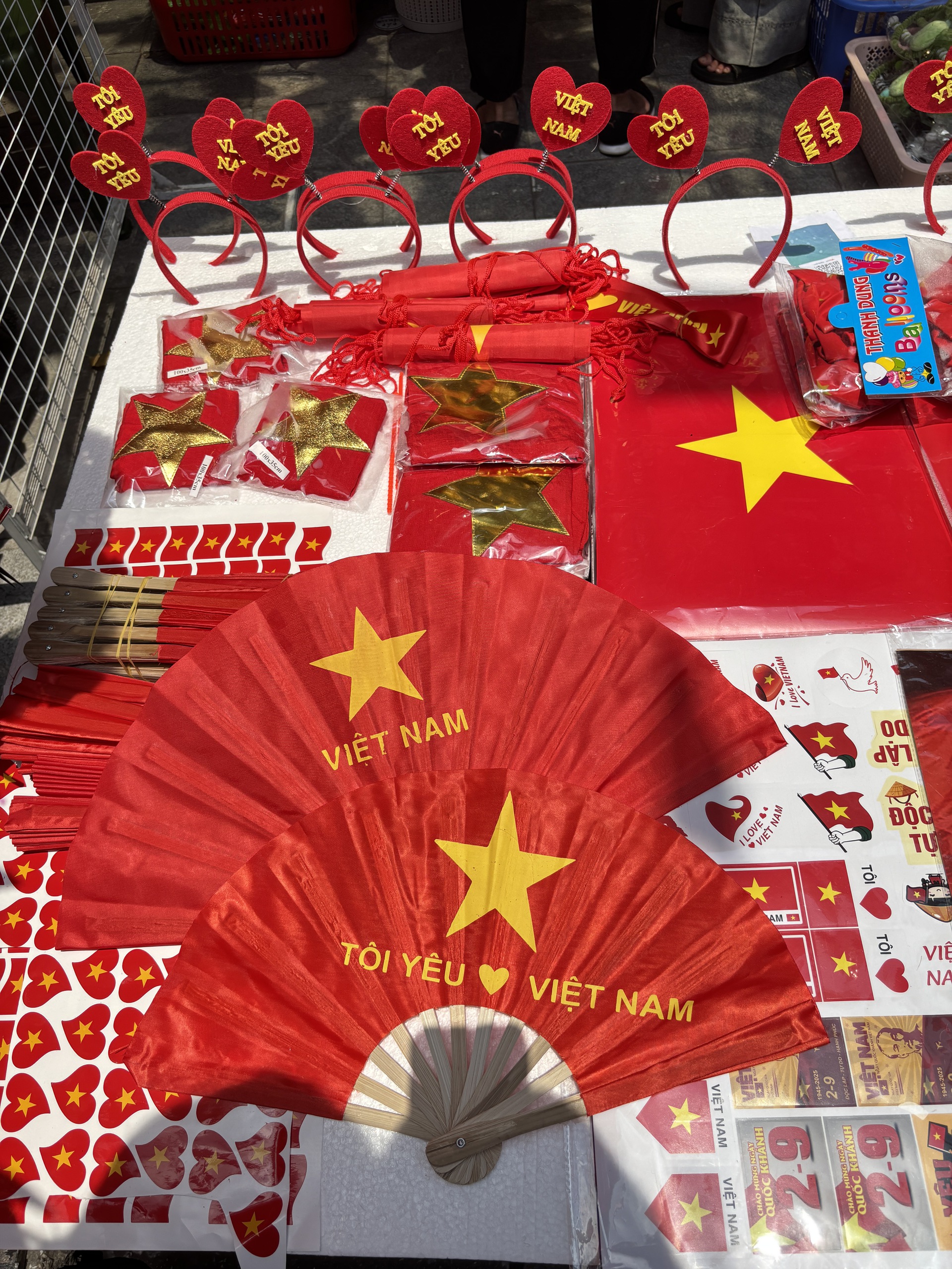 Hàng Mã đẹp rung chuyển mọi giác quan, tiểu thương bán hàng full công suất không kịp thở, 1m2 có 100 nụ cười rực rỡ- Ảnh 7.