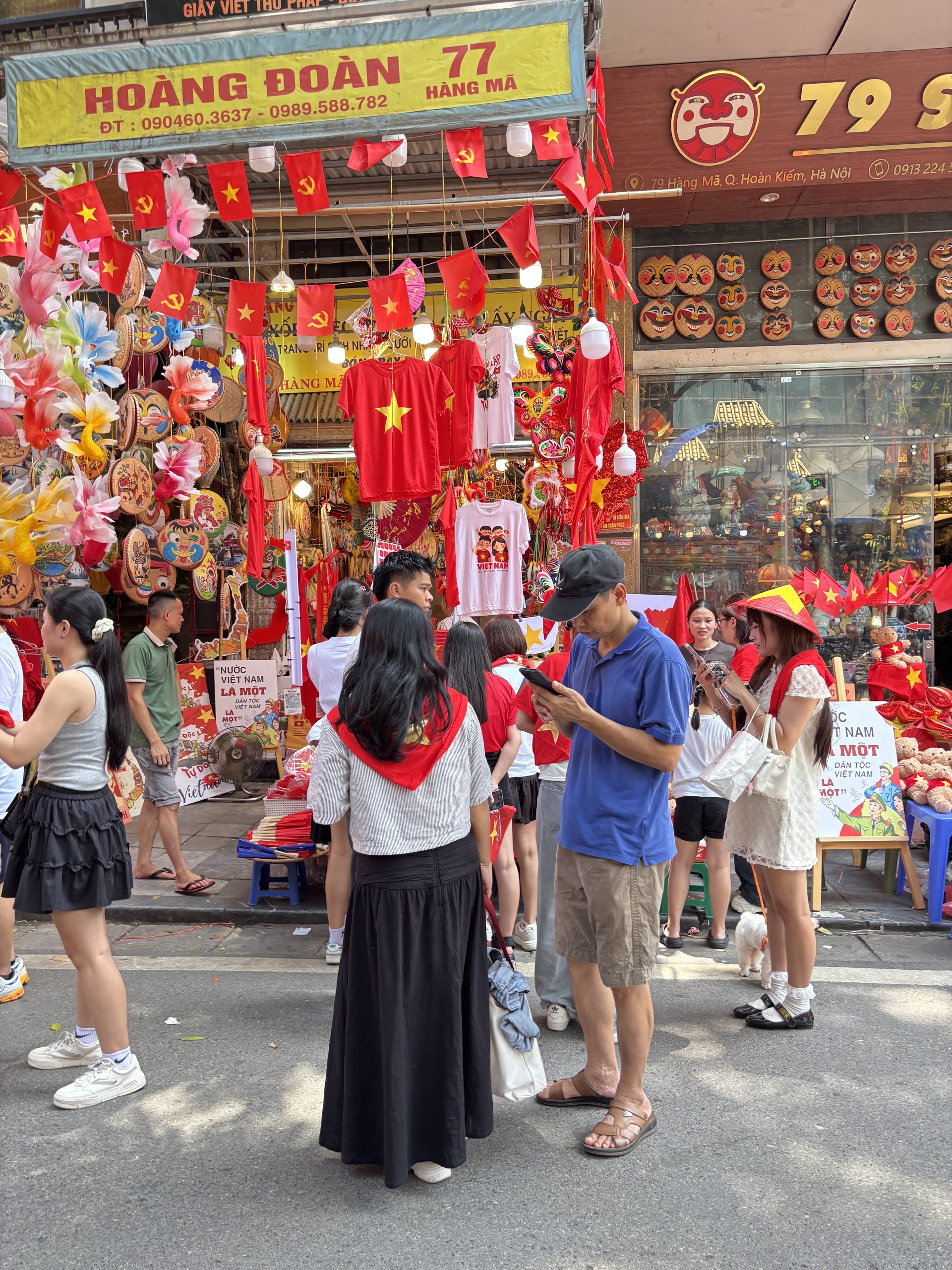 Hàng Mã đẹp rung chuyển mọi giác quan, tiểu thương bán hàng full công suất không kịp thở, 1m2 có 100 nụ cười rực rỡ- Ảnh 15.