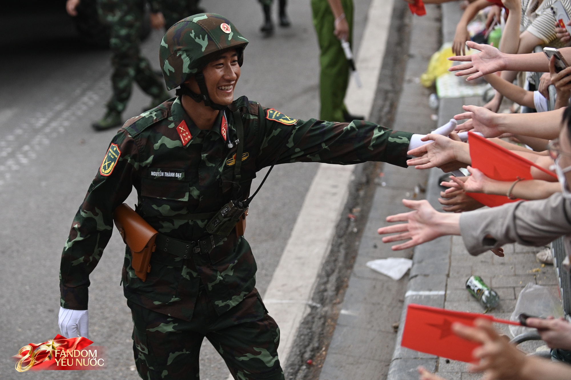 Fan service của các chiến sĩ Việt Nam là số 1- Ảnh 1.