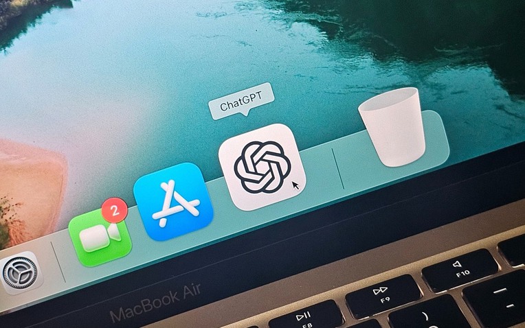 Apple ra mắt công cụ giúp doanh nghiệp giám sát nhân viên dùng ChatGPT trong giờ làm việc- Ảnh 1.