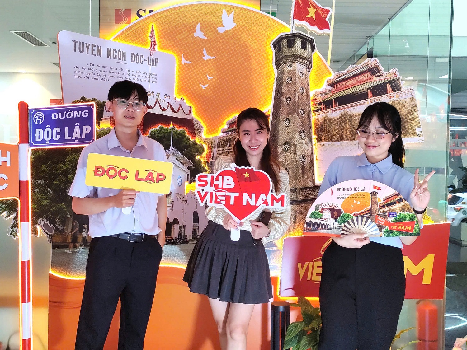Giới trẻ rần rần check-in Photobooth SHB mừng Quốc khánh- Ảnh 3.