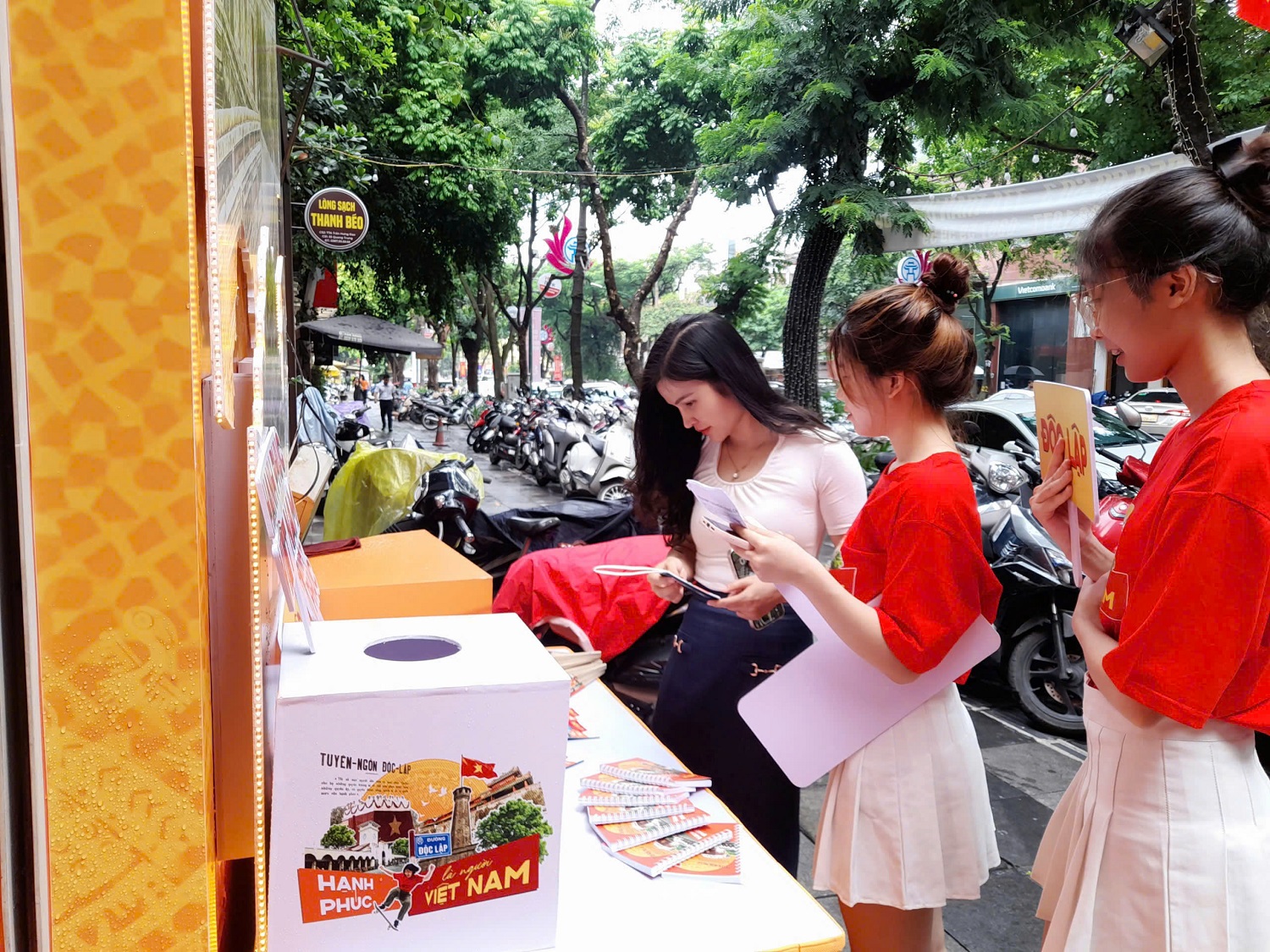Giới trẻ rần rần check-in Photobooth SHB mừng Quốc khánh- Ảnh 4.