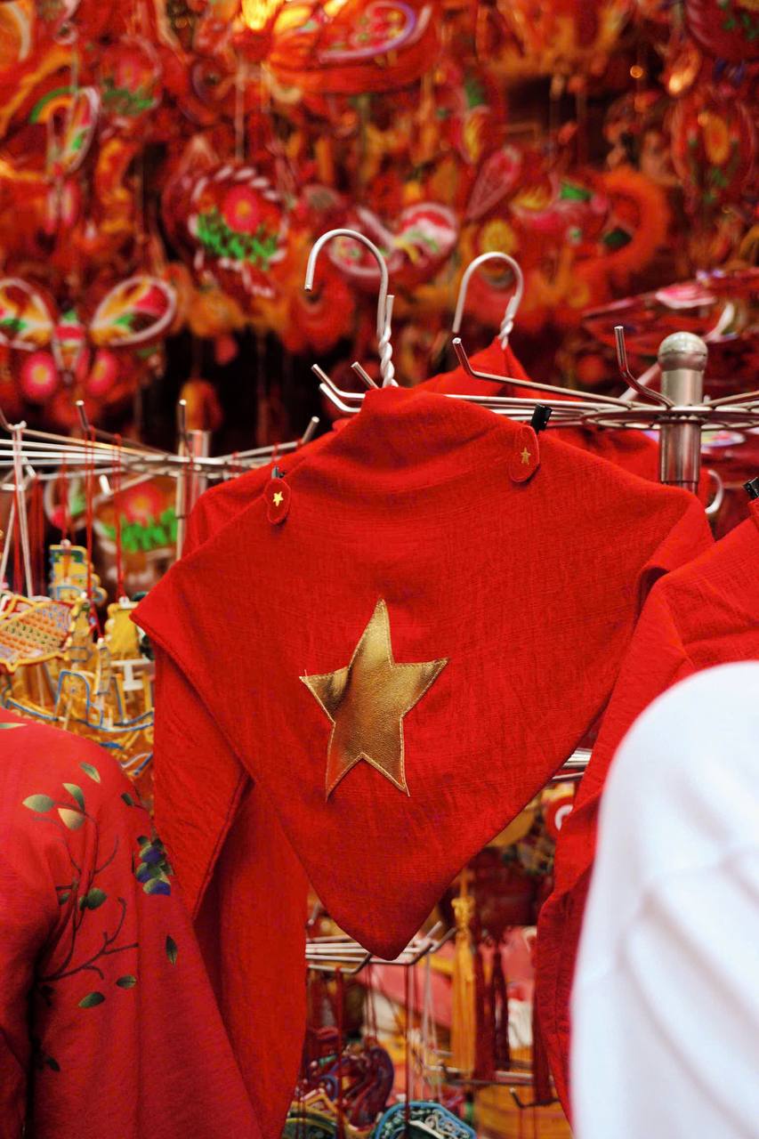 Hàng Mã đẹp rung chuyển mọi giác quan, tiểu thương bán hàng full công suất không kịp thở, 1m2 có 100 nụ cười rực rỡ- Ảnh 8.