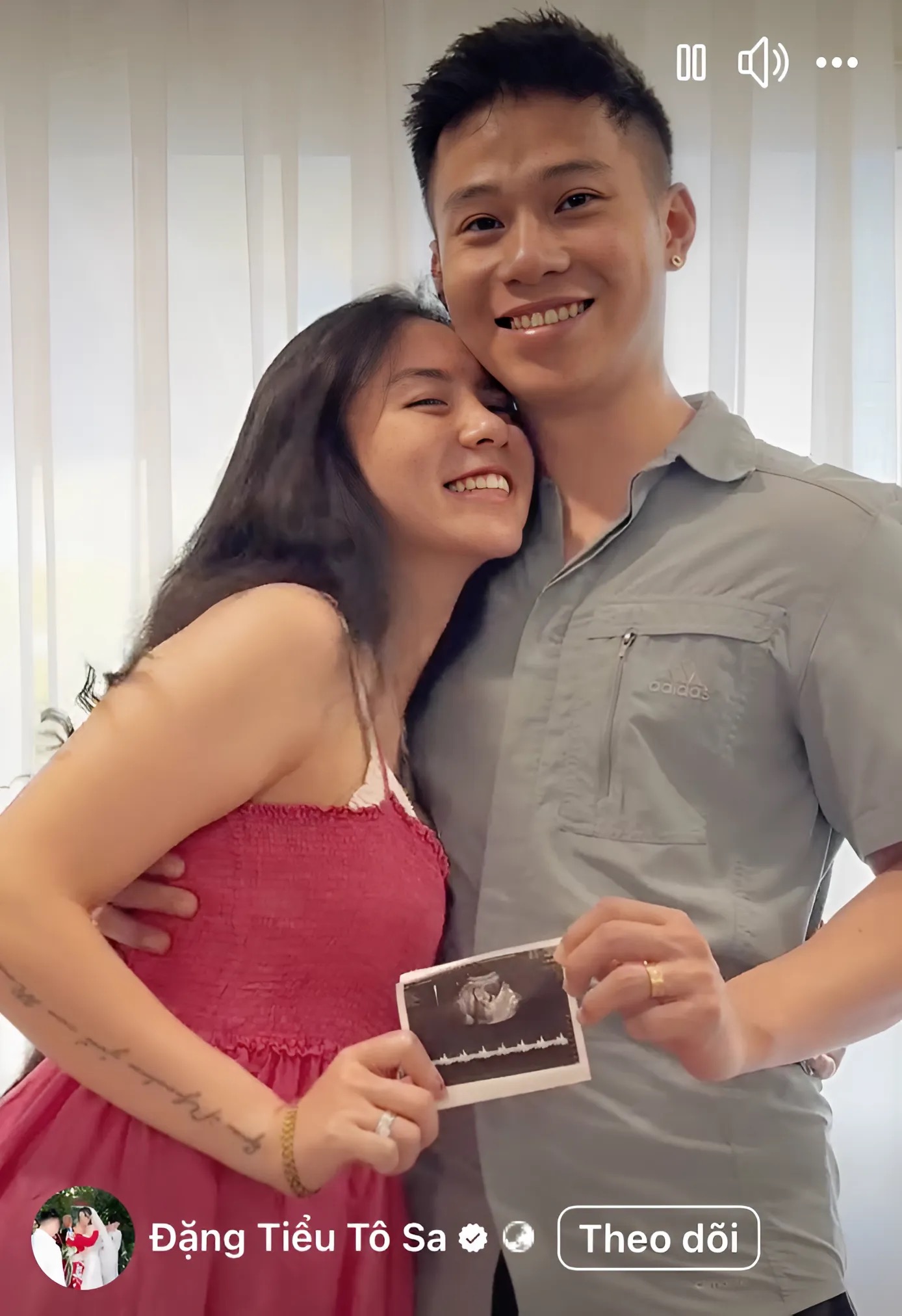 Đặng Tiểu T&ocirc; Sa đăng ảnh kể chuyện em b&eacute; m&atilde;i kh&ocirc;ng chịu ra, đến nỗi "anh trai" Erik cũng phải sốt ruột gi&ugrave;m- Ảnh 1.