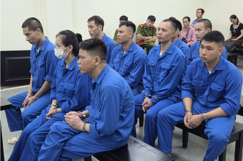 Thuê côn đồ đánh gãy chân, tạt axit "bồ" của con trai- Ảnh 1.