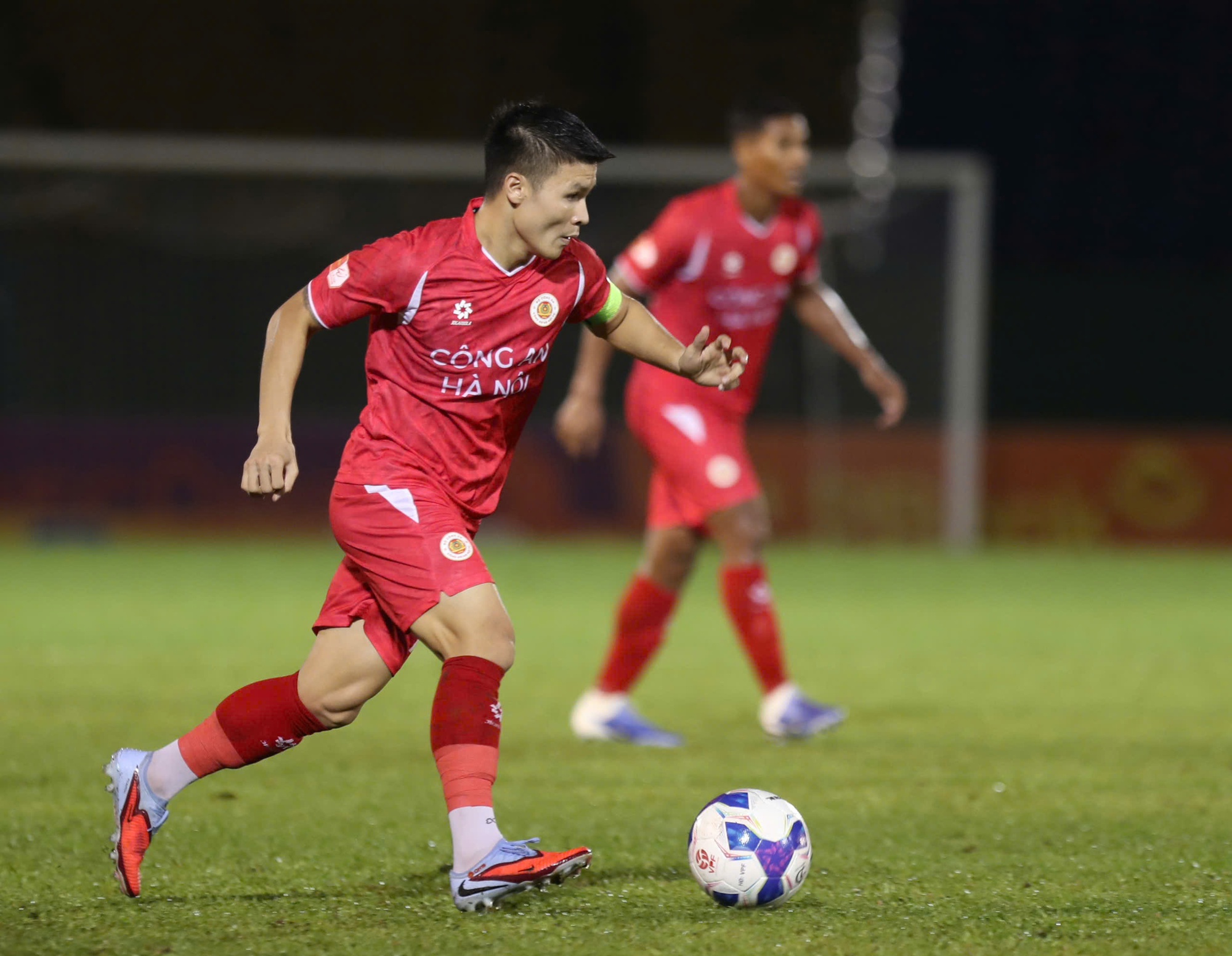 Quang Hải lập công, CLB CAHN đại thắng đội cựu vương V.League bằng tỉ số đầy bất ngờ- Ảnh 1. Quang Hải lập công, CLB CAHN đại thắng đội cựu vương V.League bằng tỉ số đầy bất ngờ- Ảnh 1.