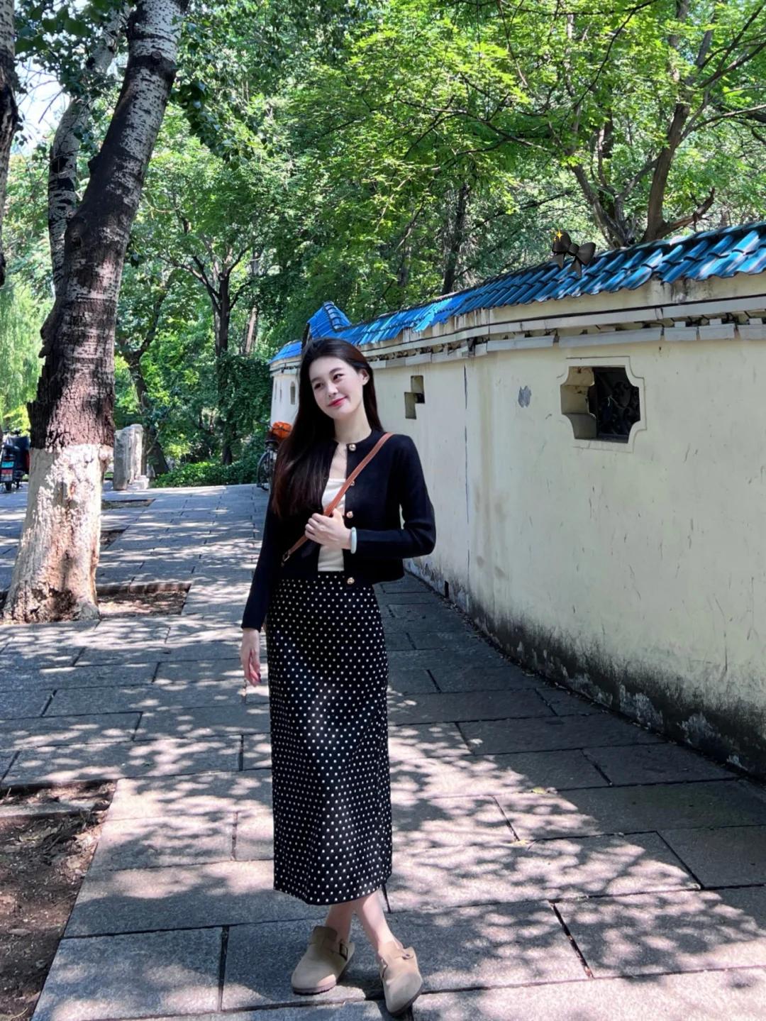 Váy chấm bi lại gây sốt, phối thế này mới thật sự sang- Ảnh 3.