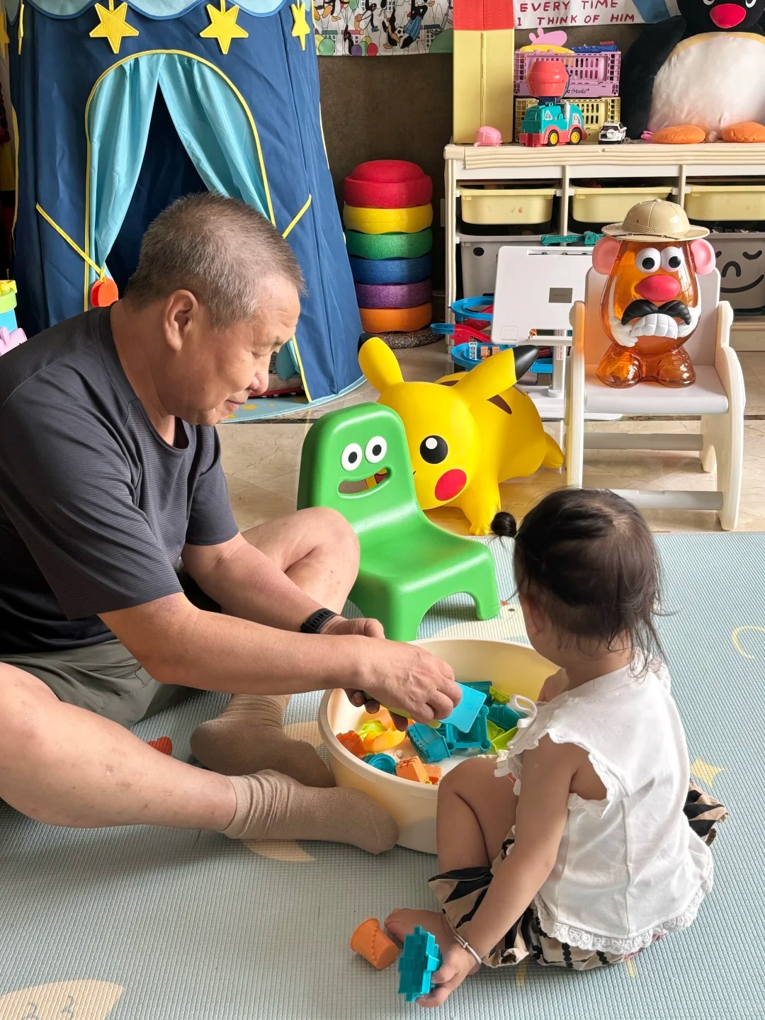 Ông bà có 3 điểm này con cháu vừa sinh ra đã đứng sẵn ở "vạch đích"- Ảnh 2.