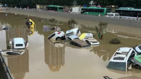Vì sao bão kéo theo mưa lớn và ngập úng?- Ảnh 2.