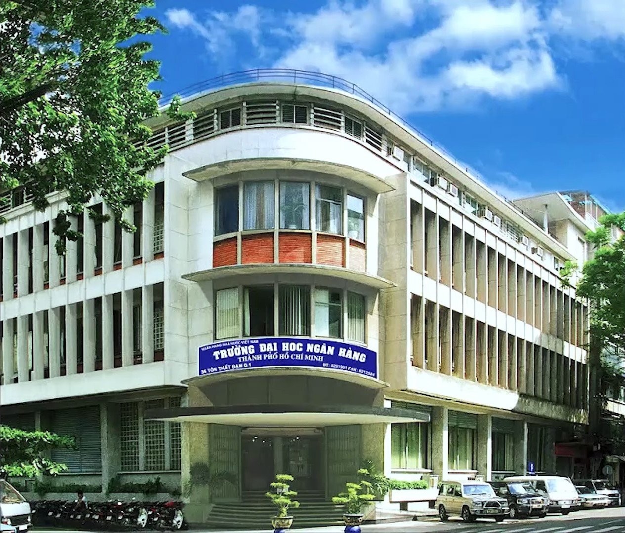 Trường Đại học Ngân hàng TP. Hồ Chí Minh đang khiến cộng đồng bàn tán có gì đặc biệt?- Ảnh 1.