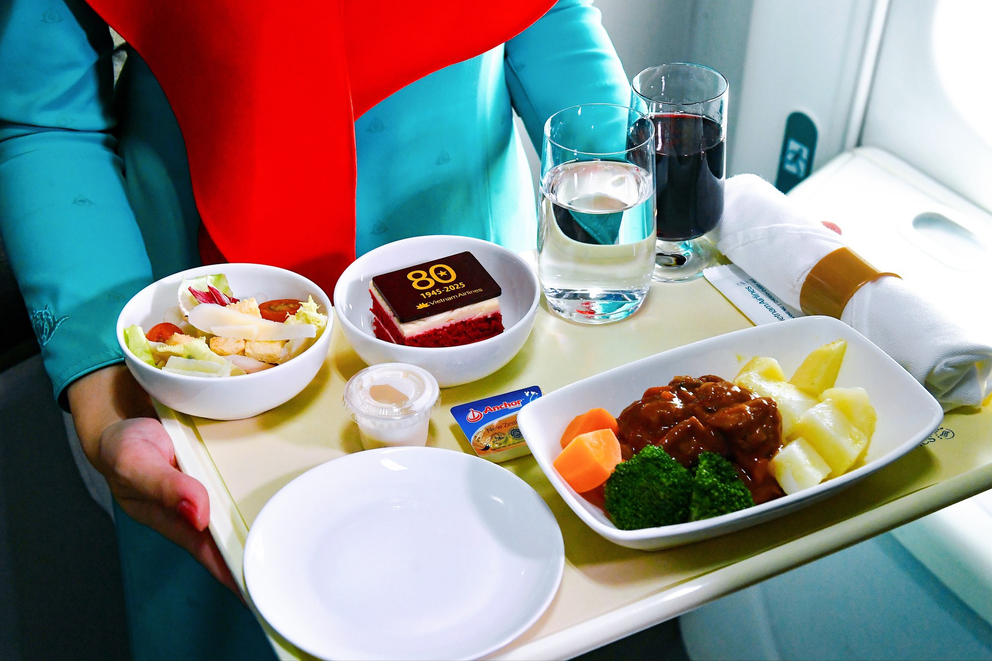 Vietnam Airlines tung "sít rịt" nhân dịp kỷ niệm 80 Năm Quốc khánh 2/9- Ảnh 2.